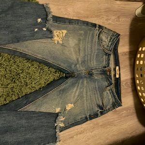 Capri ripped jeans